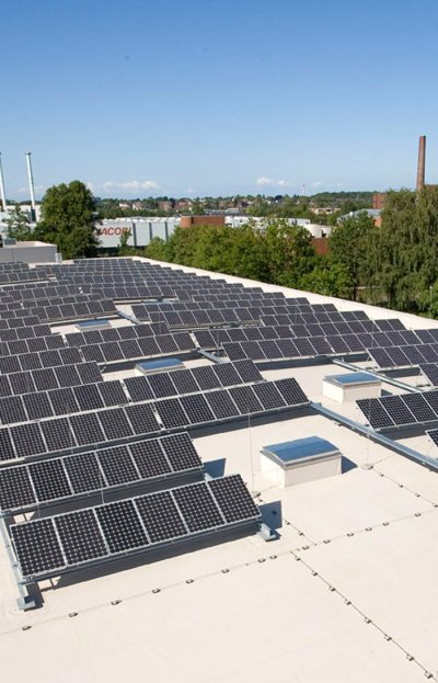 Photovoltaik Referenzanlage auf gewerblicher Lagerhalle